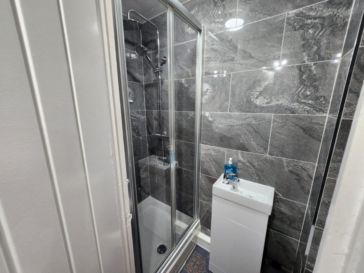 4 Bedroom 2 Bathroom Shared House - Near Bhx And Nec 伯明翰 外观 照片