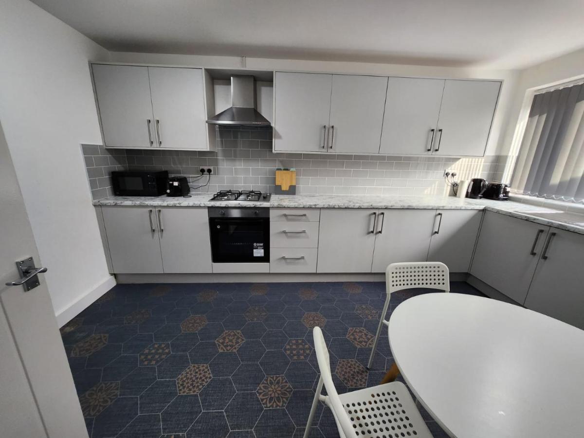 4 Bedroom 2 Bathroom Shared House - Near Bhx And Nec 伯明翰 外观 照片