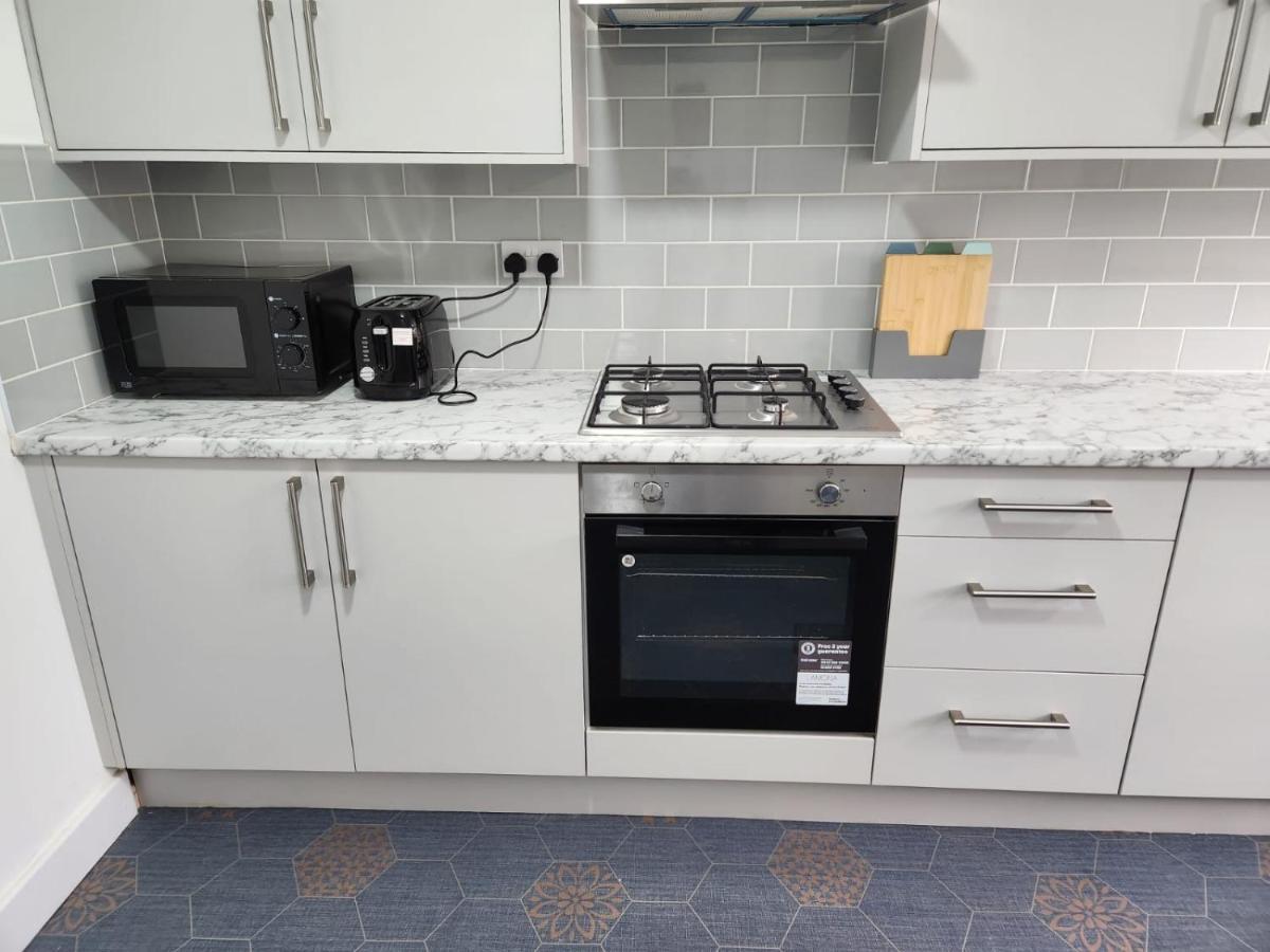 4 Bedroom 2 Bathroom Shared House - Near Bhx And Nec 伯明翰 外观 照片