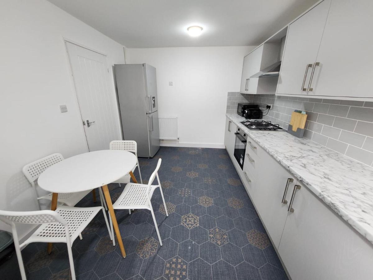 4 Bedroom 2 Bathroom Shared House - Near Bhx And Nec 伯明翰 外观 照片