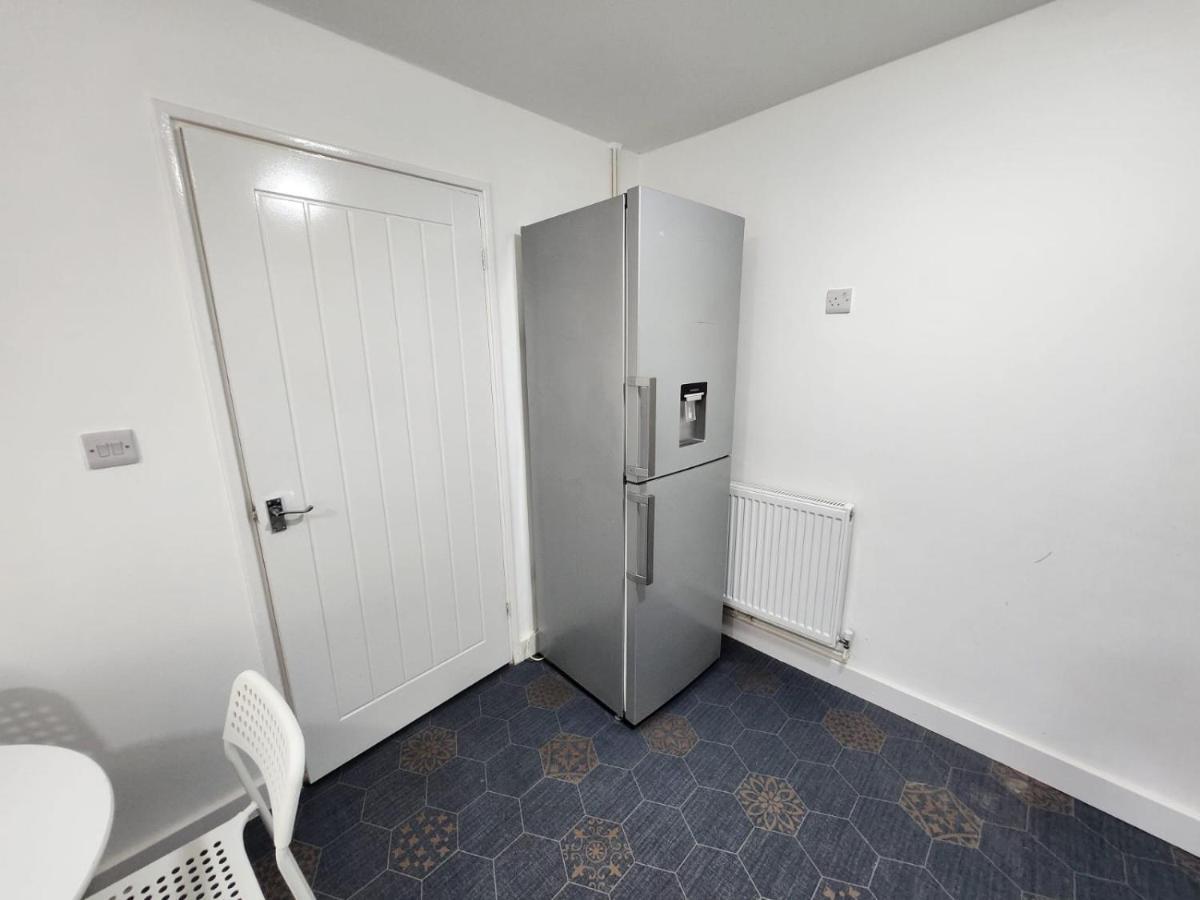 4 Bedroom 2 Bathroom Shared House - Near Bhx And Nec 伯明翰 外观 照片