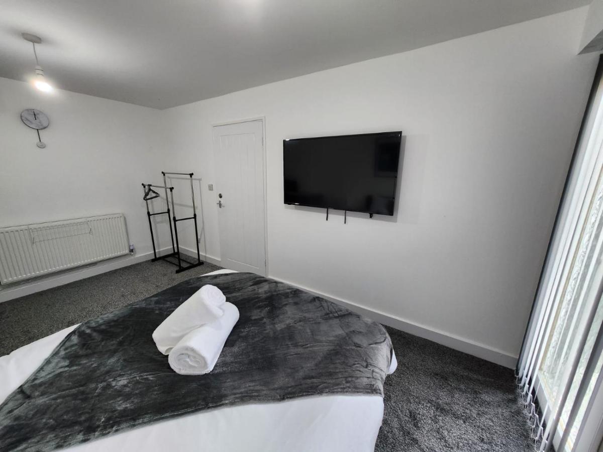 4 Bedroom 2 Bathroom Shared House - Near Bhx And Nec 伯明翰 外观 照片