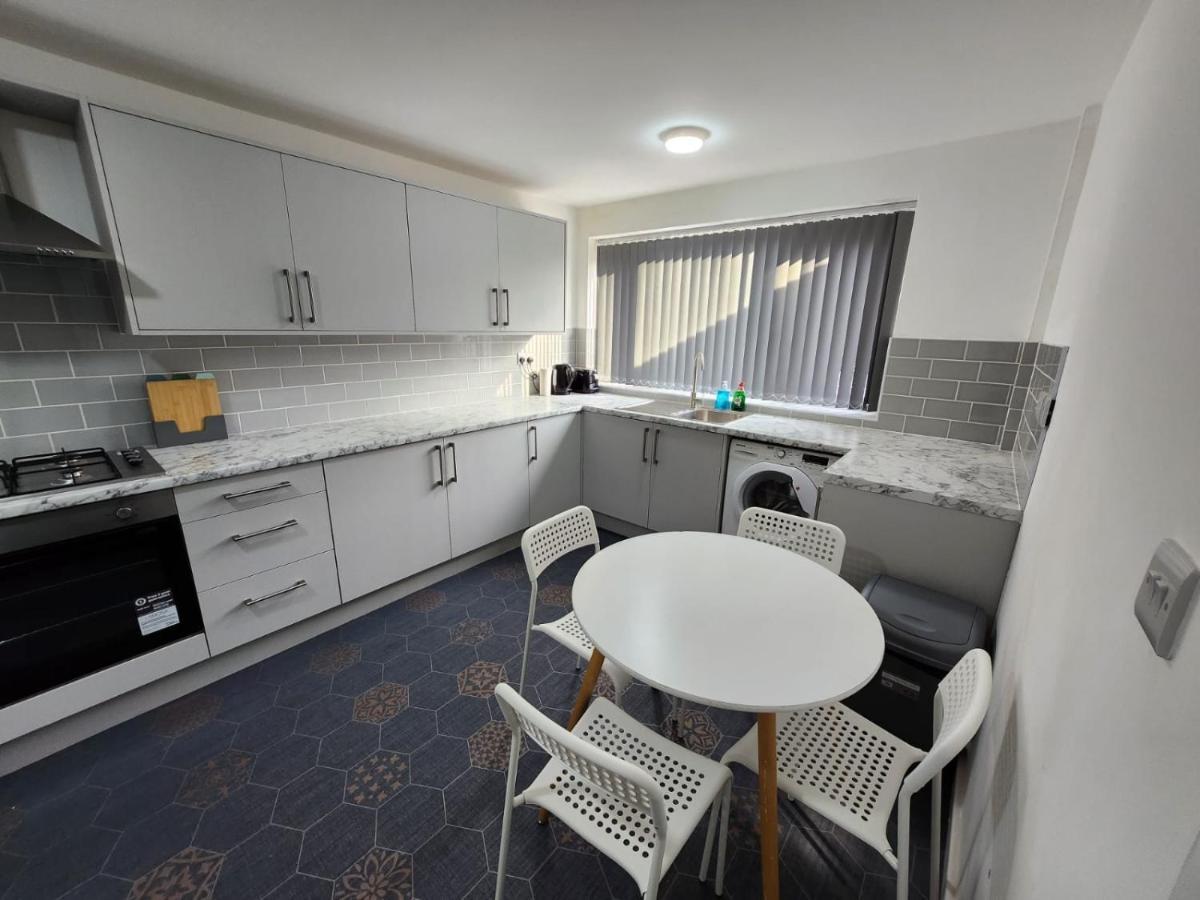4 Bedroom 2 Bathroom Shared House - Near Bhx And Nec 伯明翰 外观 照片