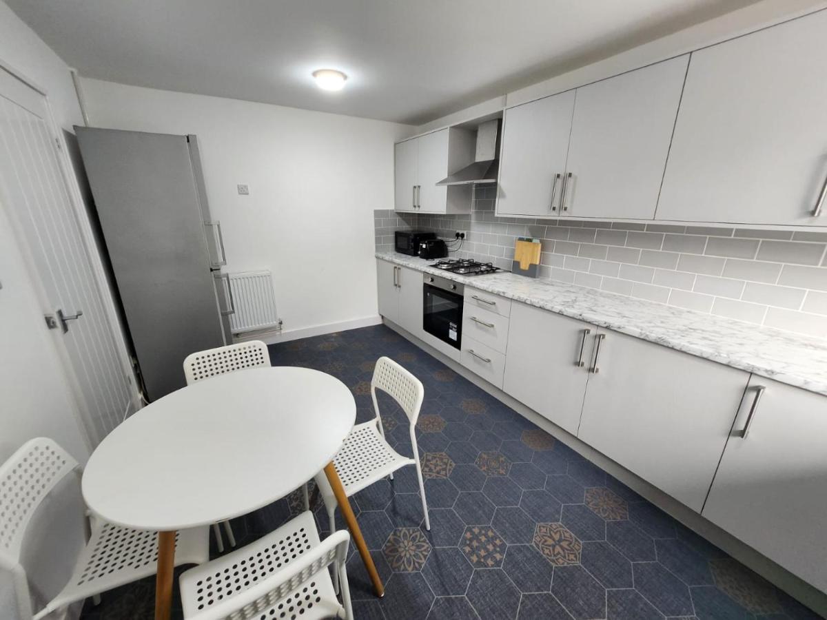 4 Bedroom 2 Bathroom Shared House - Near Bhx And Nec 伯明翰 外观 照片