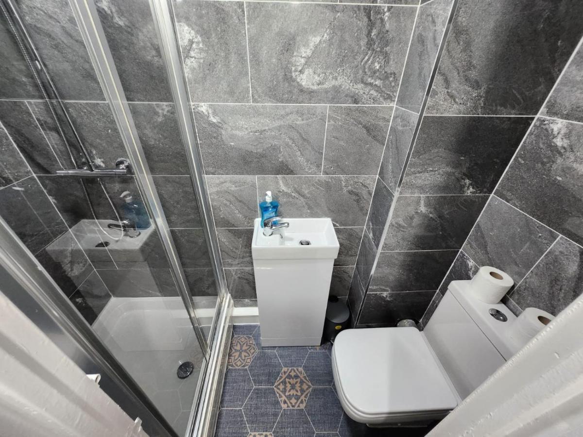 4 Bedroom 2 Bathroom Shared House - Near Bhx And Nec 伯明翰 外观 照片