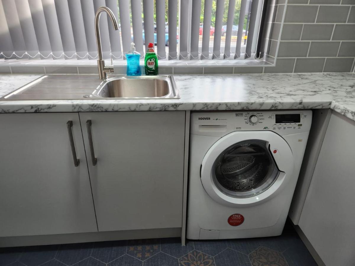 4 Bedroom 2 Bathroom Shared House - Near Bhx And Nec 伯明翰 外观 照片