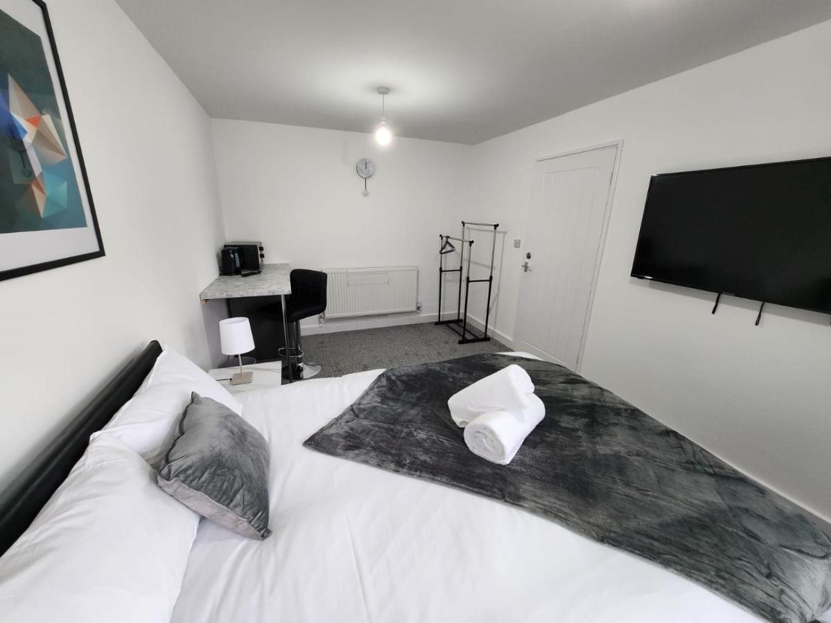 4 Bedroom 2 Bathroom Shared House - Near Bhx And Nec 伯明翰 外观 照片