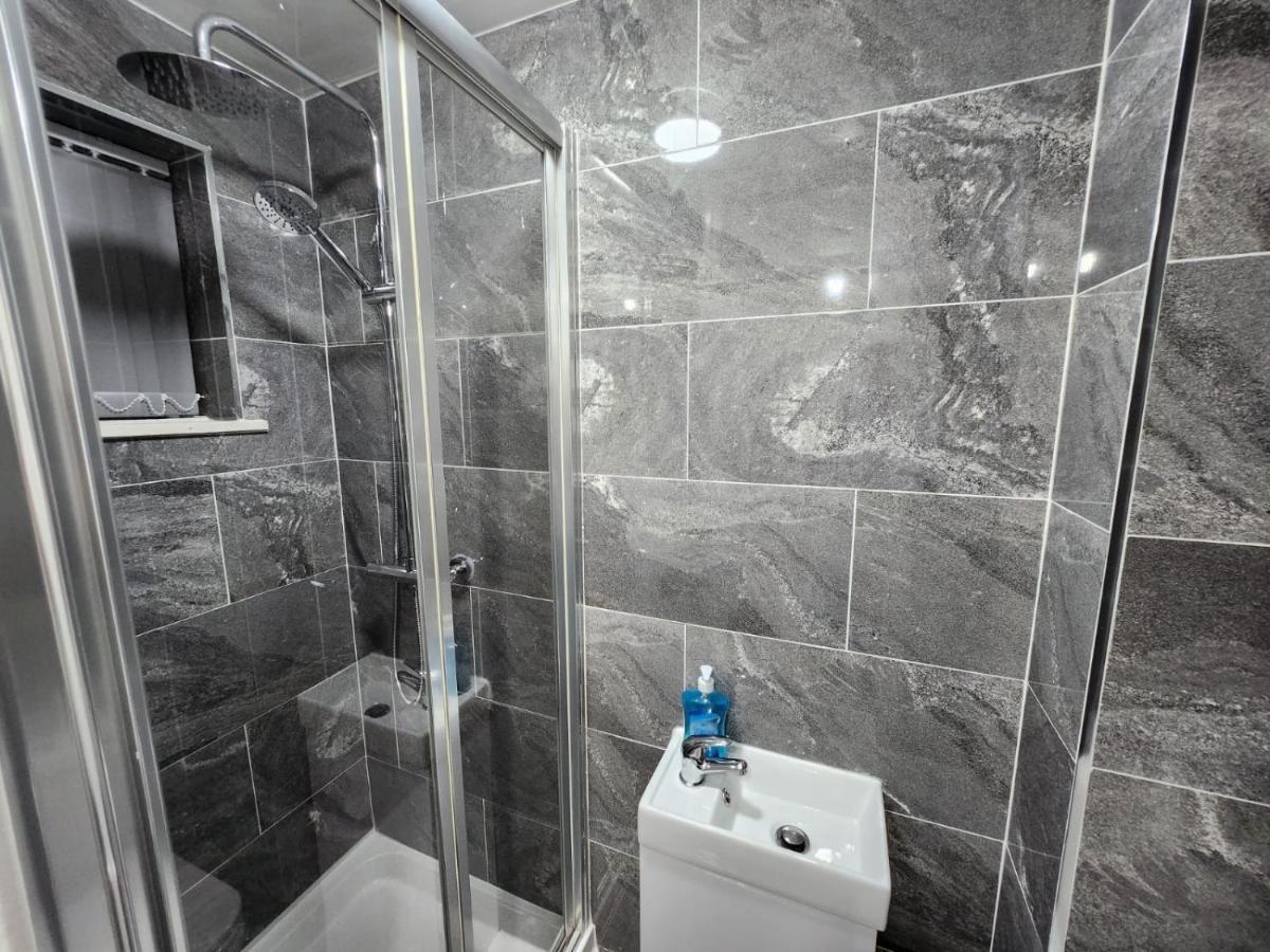 4 Bedroom 2 Bathroom Shared House - Near Bhx And Nec 伯明翰 外观 照片
