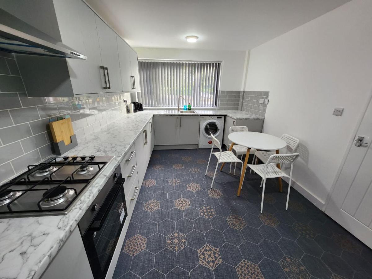4 Bedroom 2 Bathroom Shared House - Near Bhx And Nec 伯明翰 外观 照片