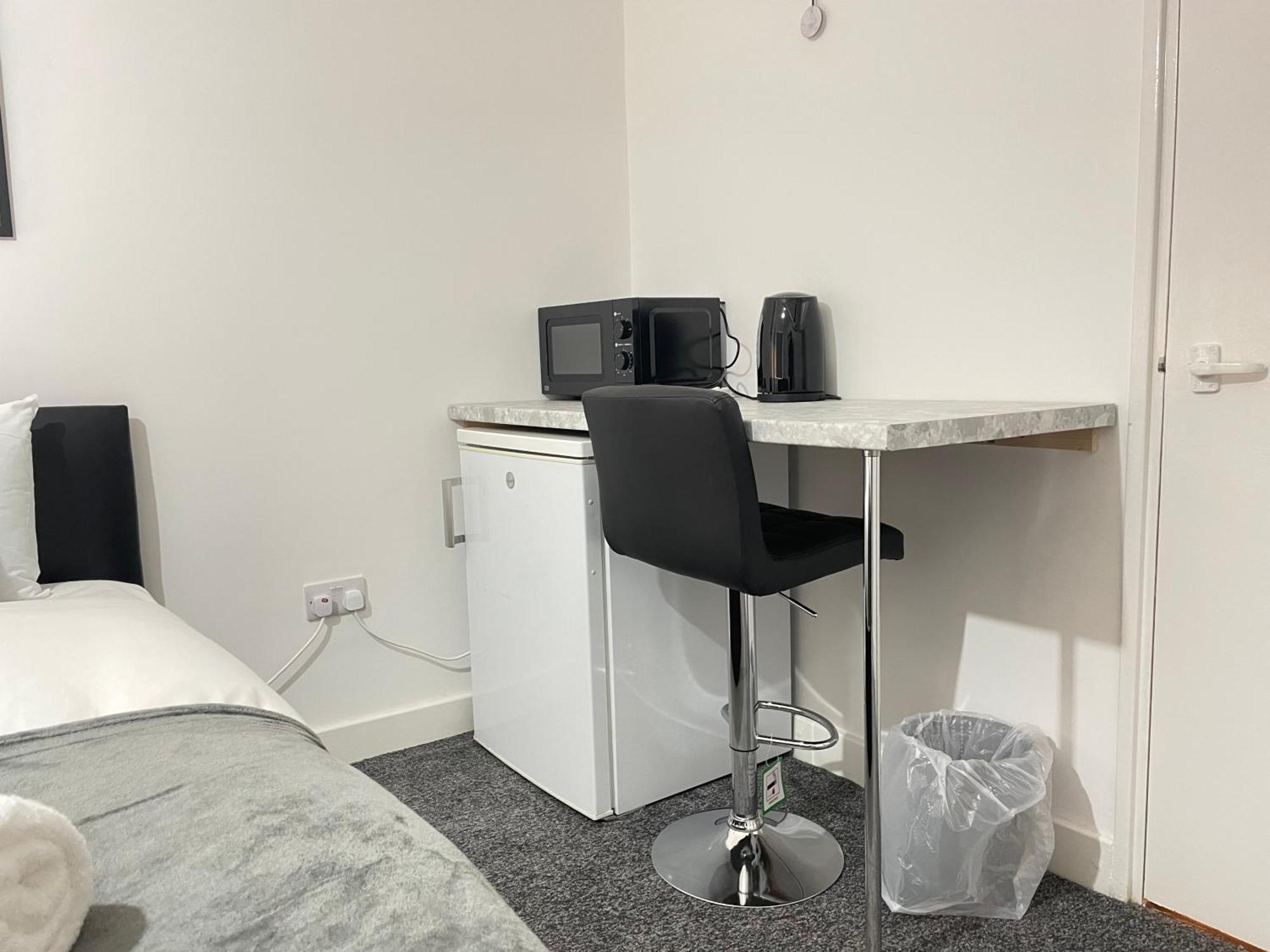 4 Bedroom 2 Bathroom Shared House - Near Bhx And Nec 伯明翰 外观 照片