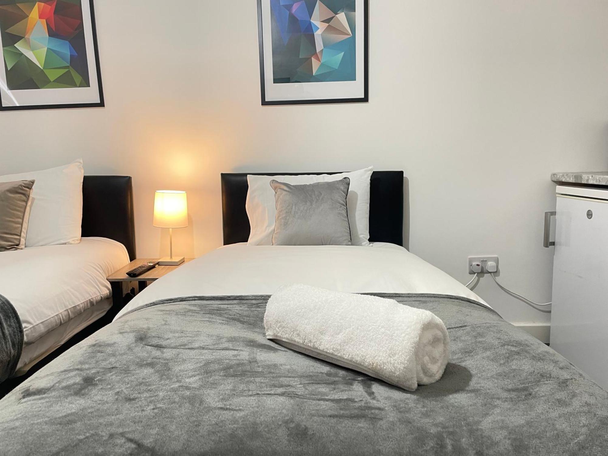 4 Bedroom 2 Bathroom Shared House - Near Bhx And Nec 伯明翰 外观 照片