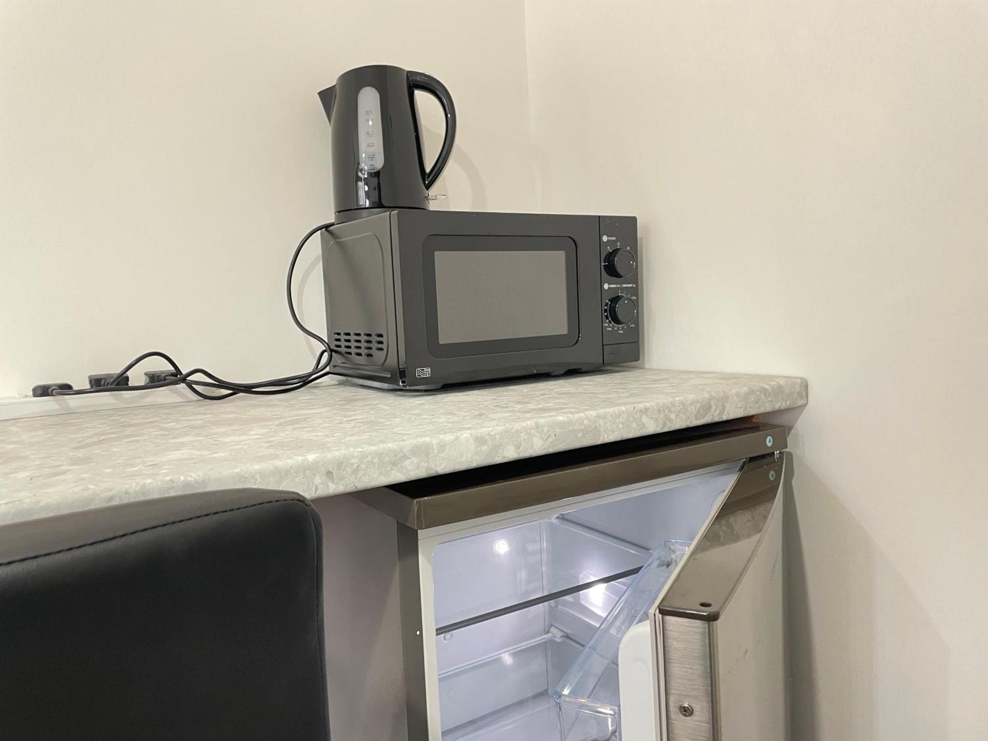 4 Bedroom 2 Bathroom Shared House - Near Bhx And Nec 伯明翰 外观 照片