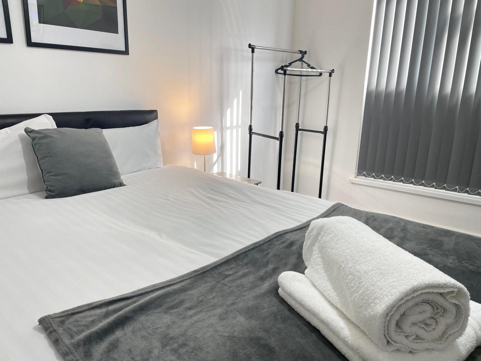 4 Bedroom 2 Bathroom Shared House - Near Bhx And Nec 伯明翰 外观 照片