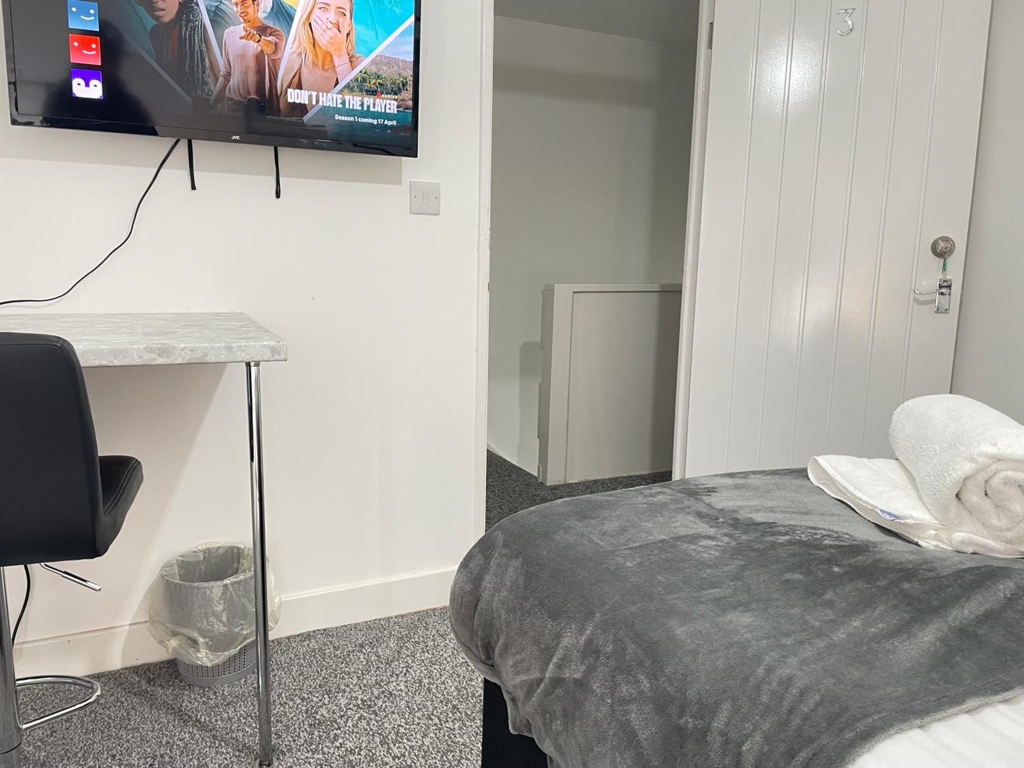 4 Bedroom 2 Bathroom Shared House - Near Bhx And Nec 伯明翰 外观 照片
