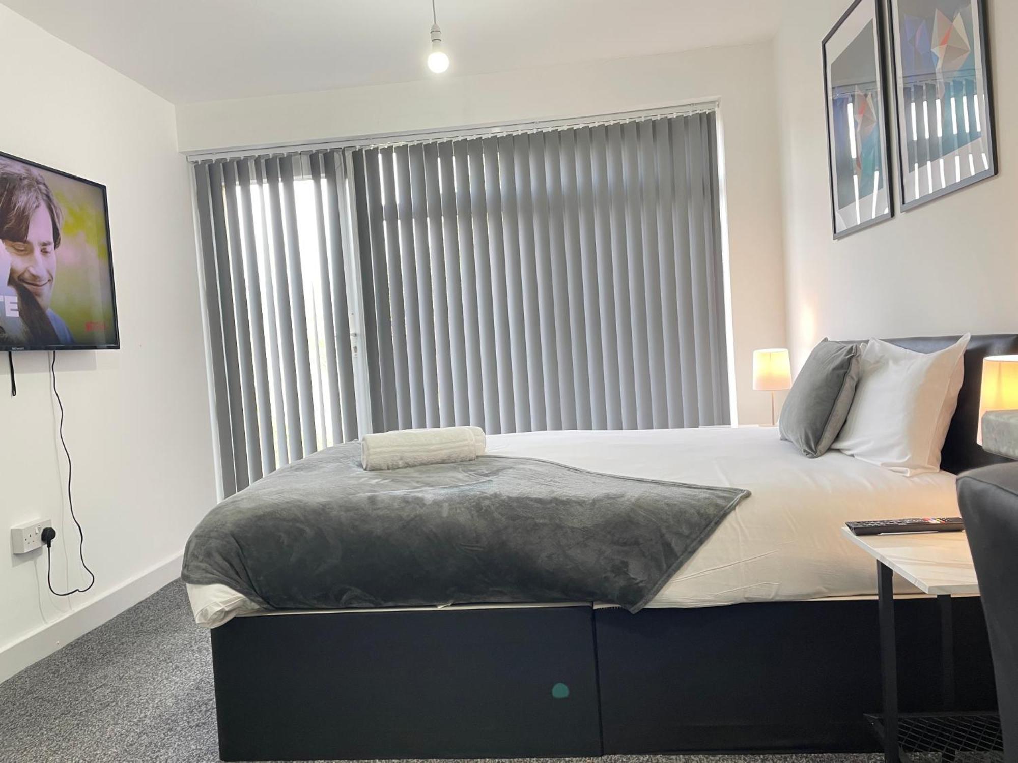 4 Bedroom 2 Bathroom Shared House - Near Bhx And Nec 伯明翰 外观 照片
