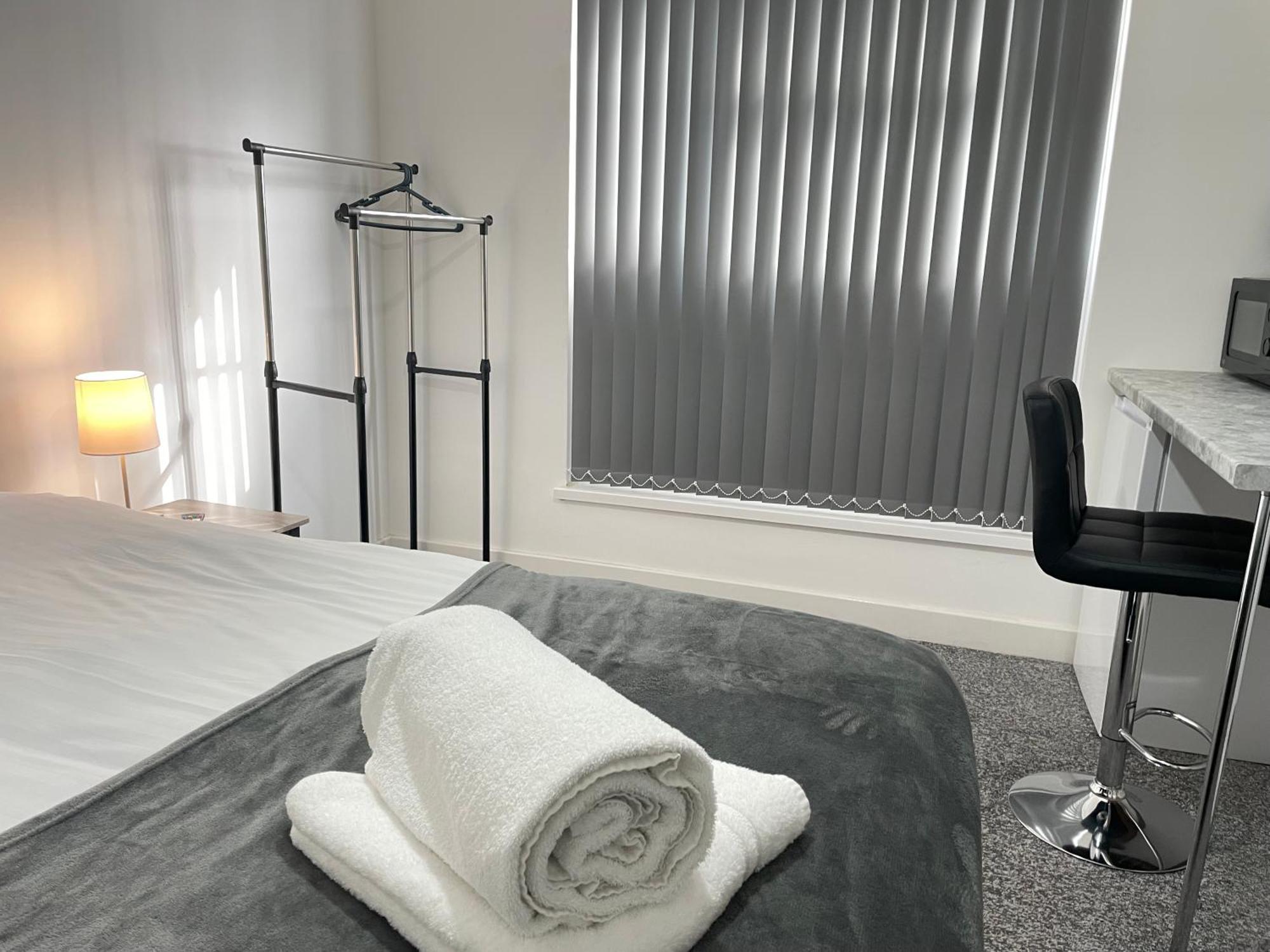 4 Bedroom 2 Bathroom Shared House - Near Bhx And Nec 伯明翰 外观 照片